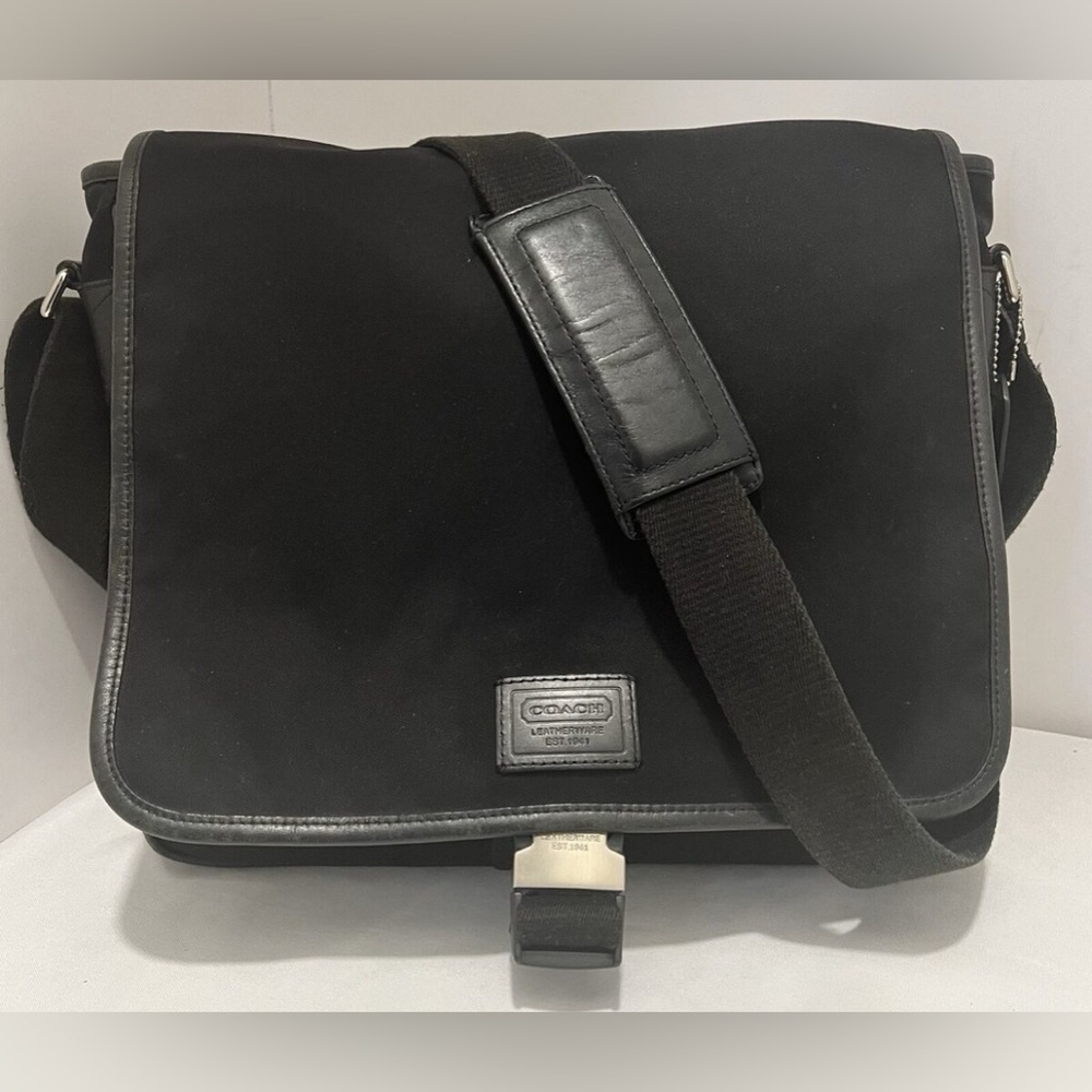UNISEX Coach BLK leather trim messenger stylish and durable. Fast Shipping!